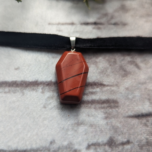 Red Jasper Coffin Stone Choker - Picture 2 of 4
